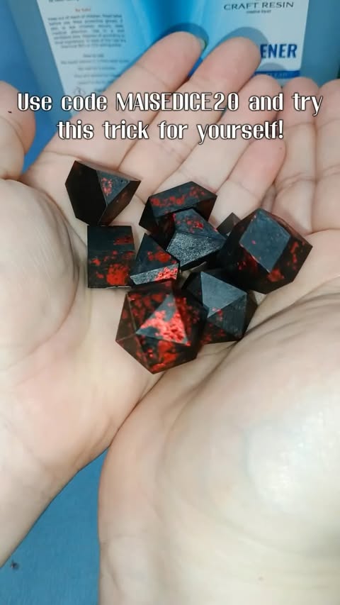 Instagram post by @maisedesignsdice for Craft Resin. Caption reads: [...] #resinpour #craftresin #epoxyresin #resinart....