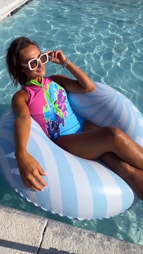 Instagram post by @nicollette.vizuet for PALMERS. Caption reads: [...] to upgrade your routine!! @palmersus....
