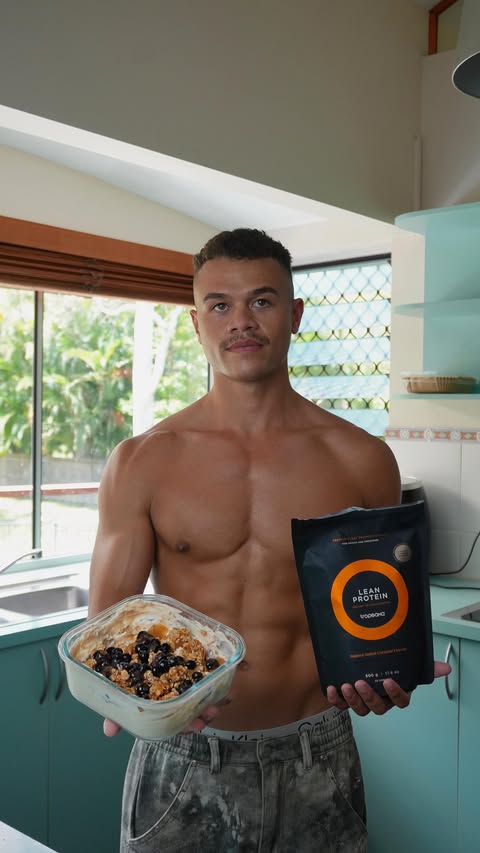 Instagram post by @solomone_murikanaka for Tropeaka. Caption reads: [...] lean bulk breakfast, made with @tropeaka....