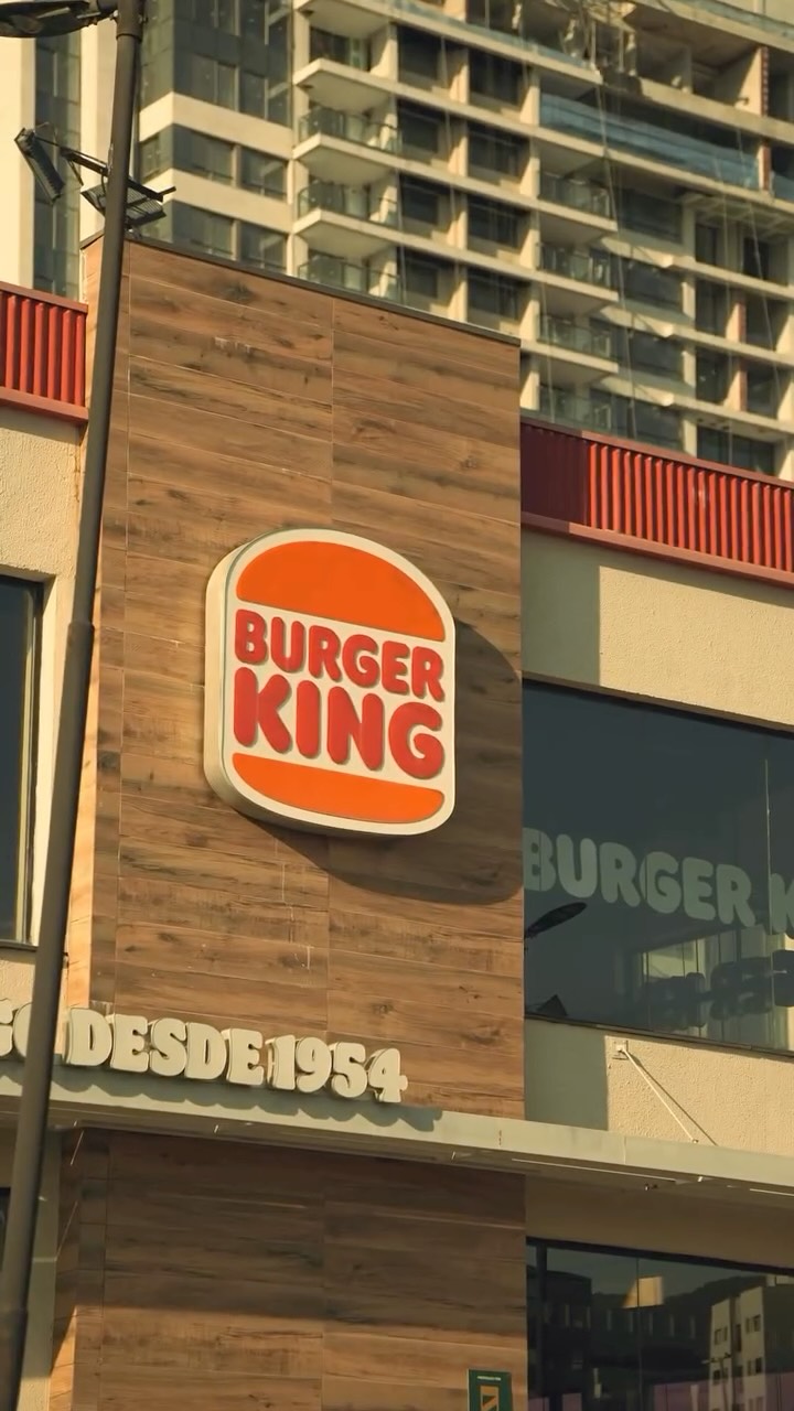 Instagram post by @sarriamatheus for Burger King. Caption reads: 🔥 TREINÃO DO BK 🔥

Sim, rolou um treino....