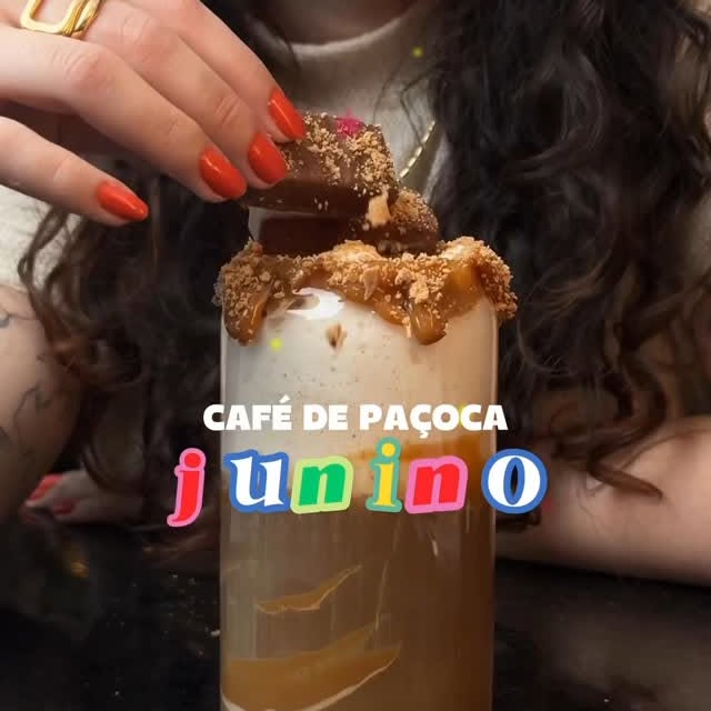 Instagram post by @home_gaabycosta for Shopee. Caption reads: Café de Paçoca em clima de festa junina....
