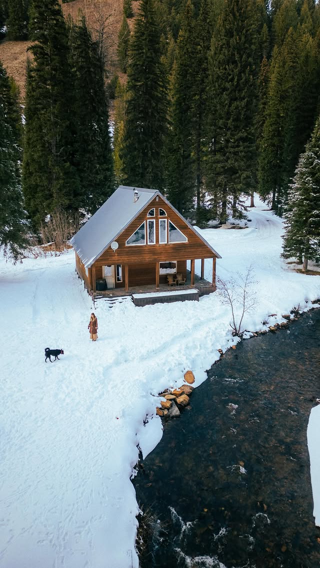 Instagram post by @sunnrayy for Wix. Caption reads: [...] it’s nice to know I don’t have to! With @wix....