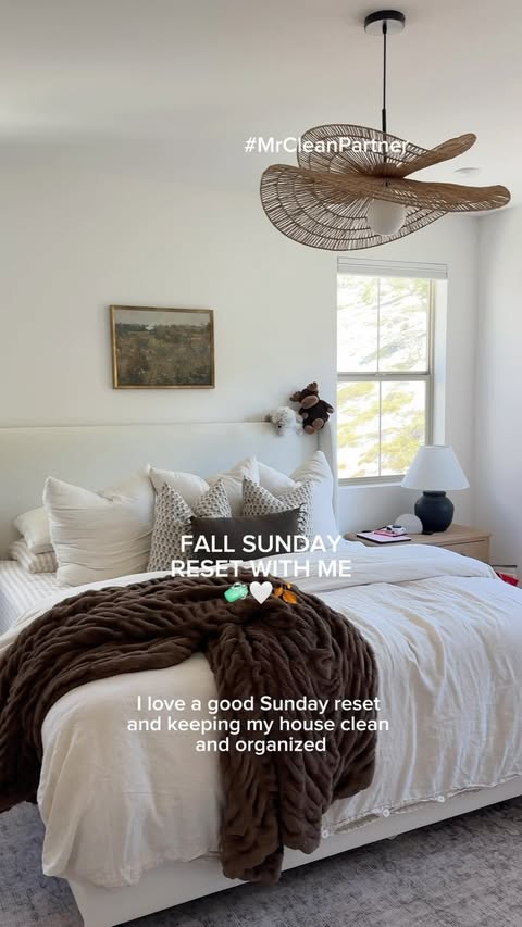 Instagram post by @amyystien for Mr. Clean. Caption reads: #mrcleanpartner Sunday reset but make it smell....