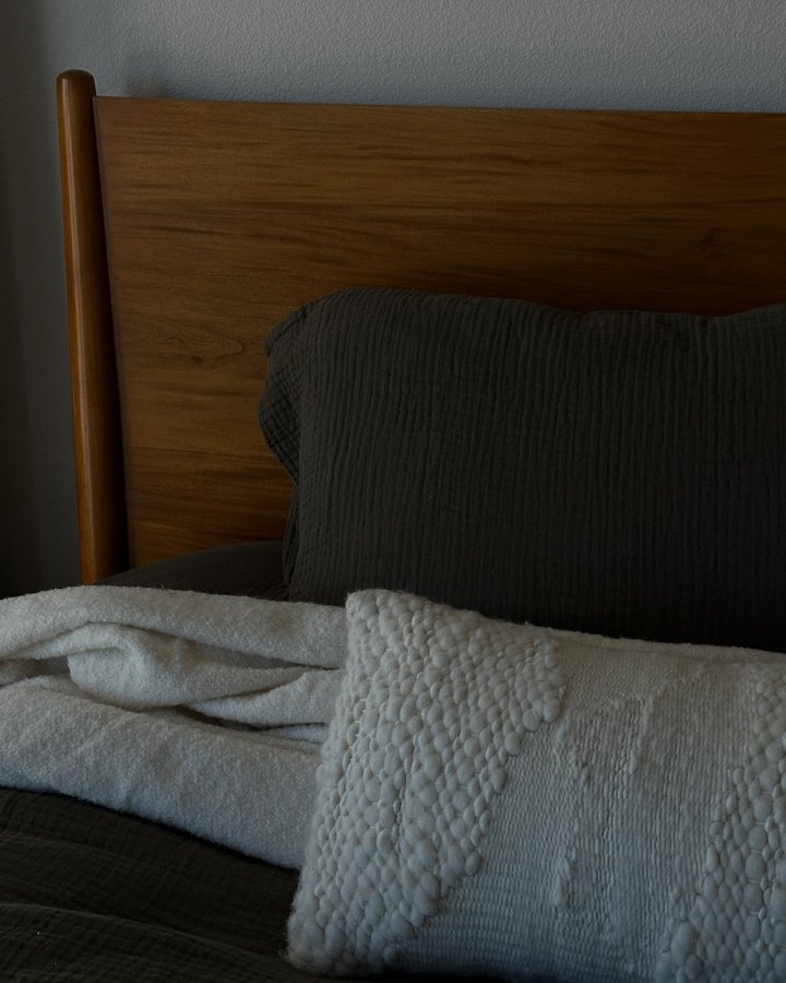 Instagram post by @taynanderson for The Citizenry. Caption reads: [...] 🤍✨🎄 #citizenrypartner #thecitizenry....