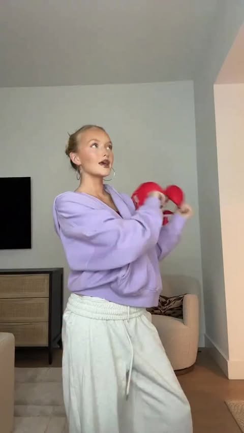 Instagram post by @hannahlizzy_ for vspink. Caption reads: @vspink … will you be my valentine #PinkPartner.