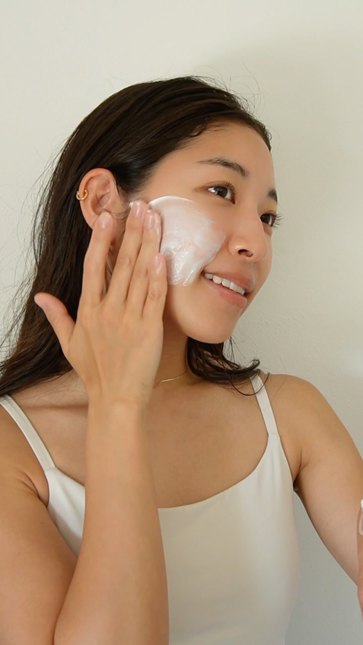 Instagram post by @karenmatsuoka_ for MAGNIFF. Caption reads: もっちりしっとり肌に仕上がるジェンダーレスな
スキンケアブランド  @magniff.jp....