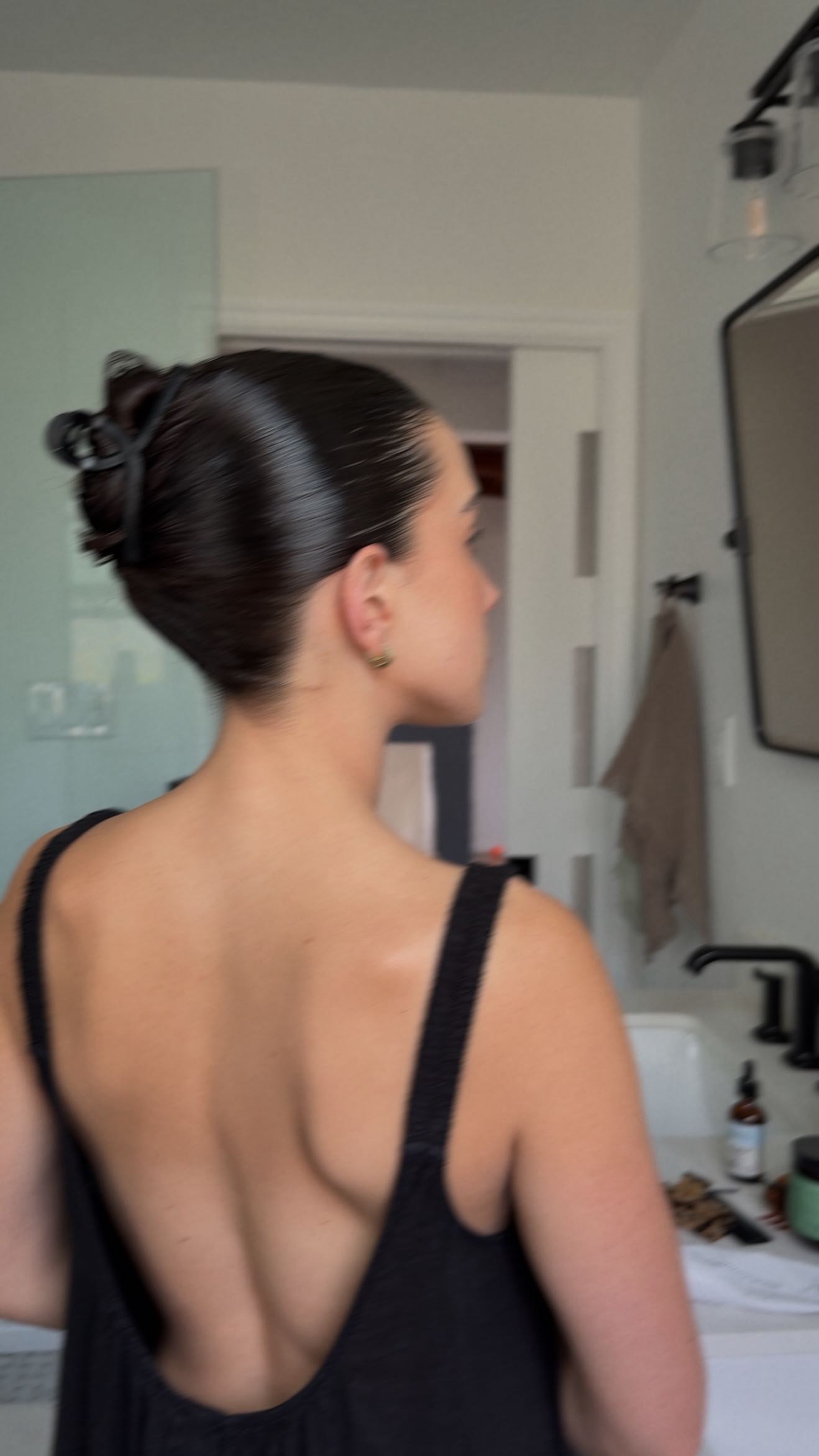 Instagram post by @yasmeen.murrietta for Sky Organics. Caption reads: How I do my ~signature~ slicked-back hairstyle !!....