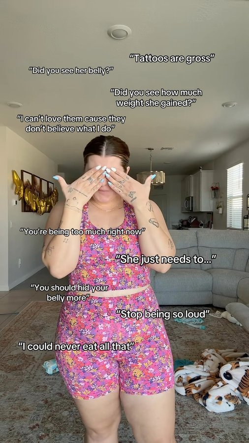 Instagram post by @life_with_rachel_ for Senita Athletics. Caption reads: I DONT WANNA BE FRIENDSSSSSS 🙈😬

My outfit is....