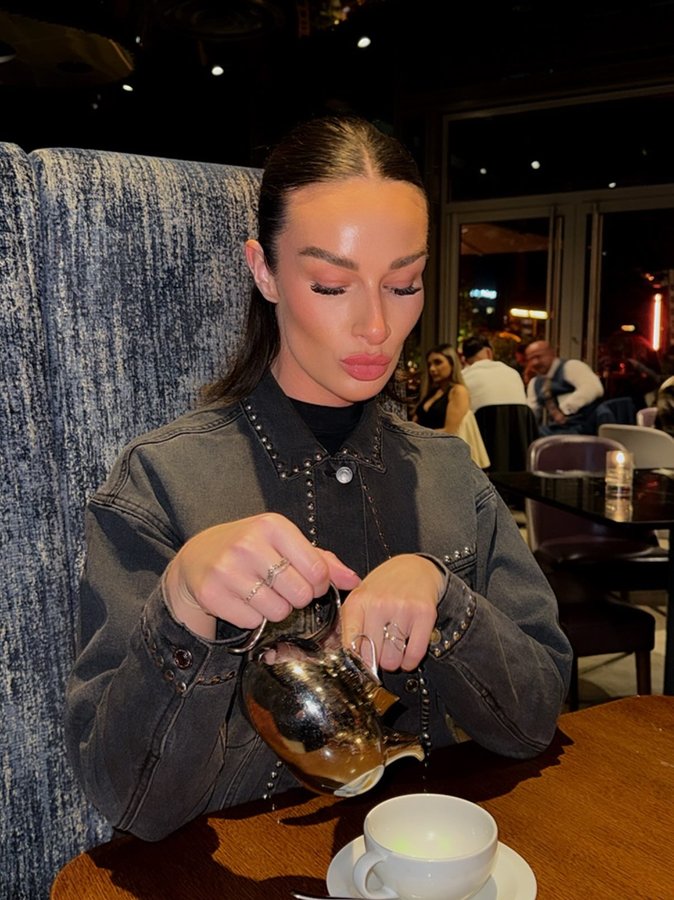 Instagram post by @bec.fen for Boohoo. Caption reads: Birthday, round 1. 

If you know me, you know I’m....