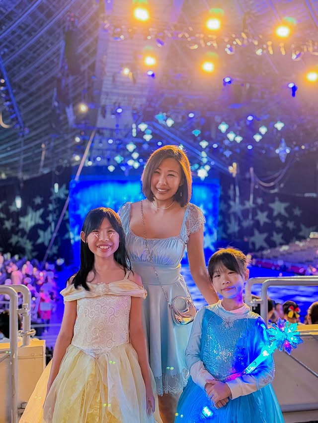 Instagram post by @ezanetan for Disney On Ice. Caption reads: [...] another magical Disney production &....
