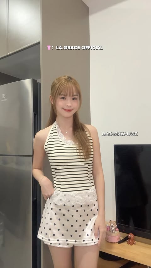 Instagram post by @anvonchu for Shopee Malaysia. Caption reads: 看到最后有惊喜 每周五逛 Shopee Style Friday 🛍️....