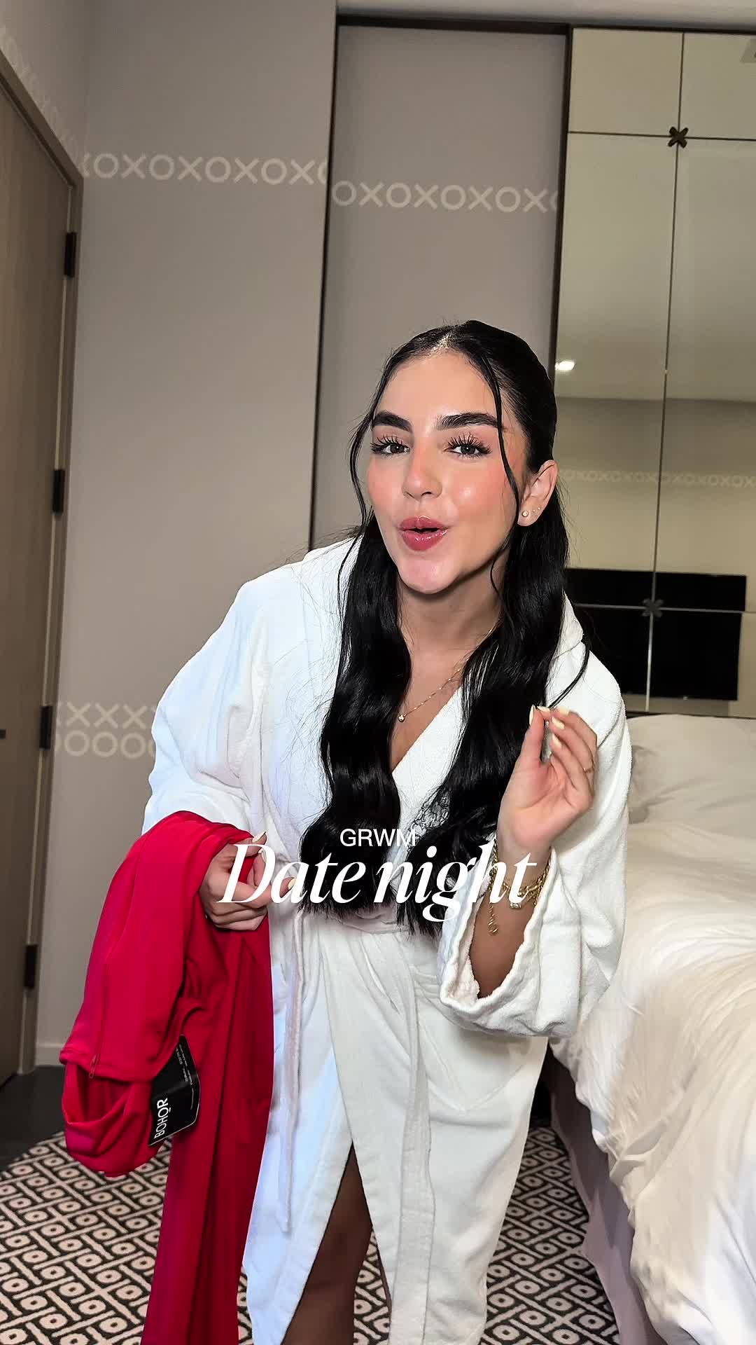 TikTok post by @isabellacortes_b for Leonisa. Caption reads: Amamos o no amamos? @Leonisa ✨🫰🏼 #underwear....