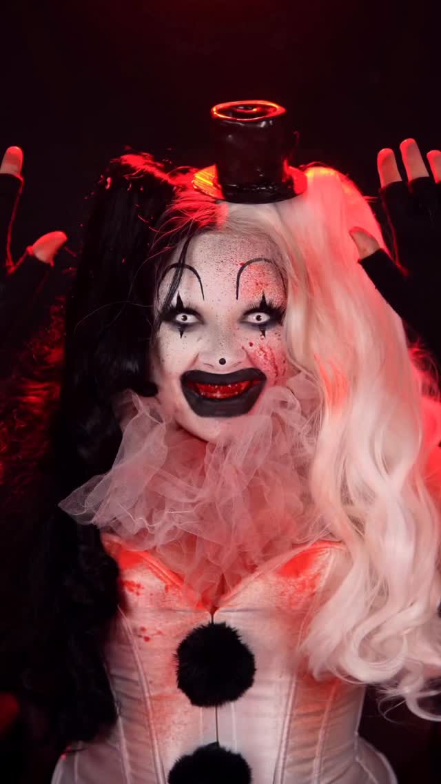 Instagram post by @elladoesfx for Mehron Makeup. Caption reads: ROUND AND ROUND 🤡 

Guys my neck is STRUGGLING....