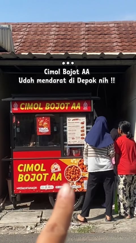 Instagram post by @sharediskon for Food In Hands. Caption reads: MISSION COMPLETE 🚀 Aku baru sadar kalau Cimol....