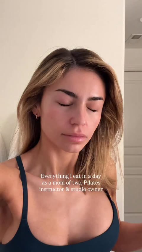 Instagram post by @sadieleethomas for Chomps. Caption reads: [...] Habits that support full, busy days.
@chomps....