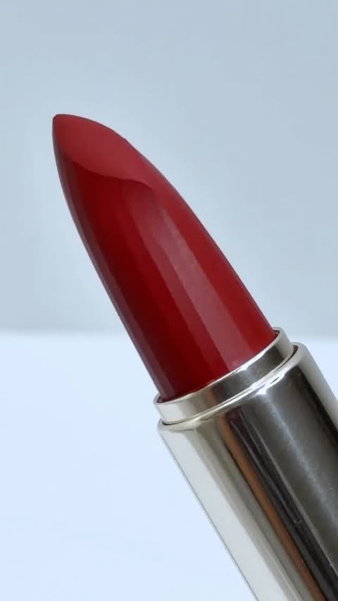 Instagram post by @marriumsshah for Chantecaille. Caption reads: [...] Yeah… that’s Barberry for me.

@chantecaille....