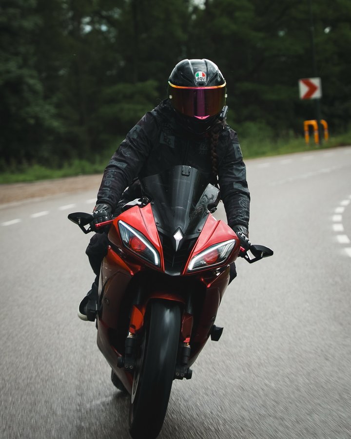 Instagram post by @donnaschins for ABS Fairings. Caption reads: Really miss riding!

Starting to get cold and....