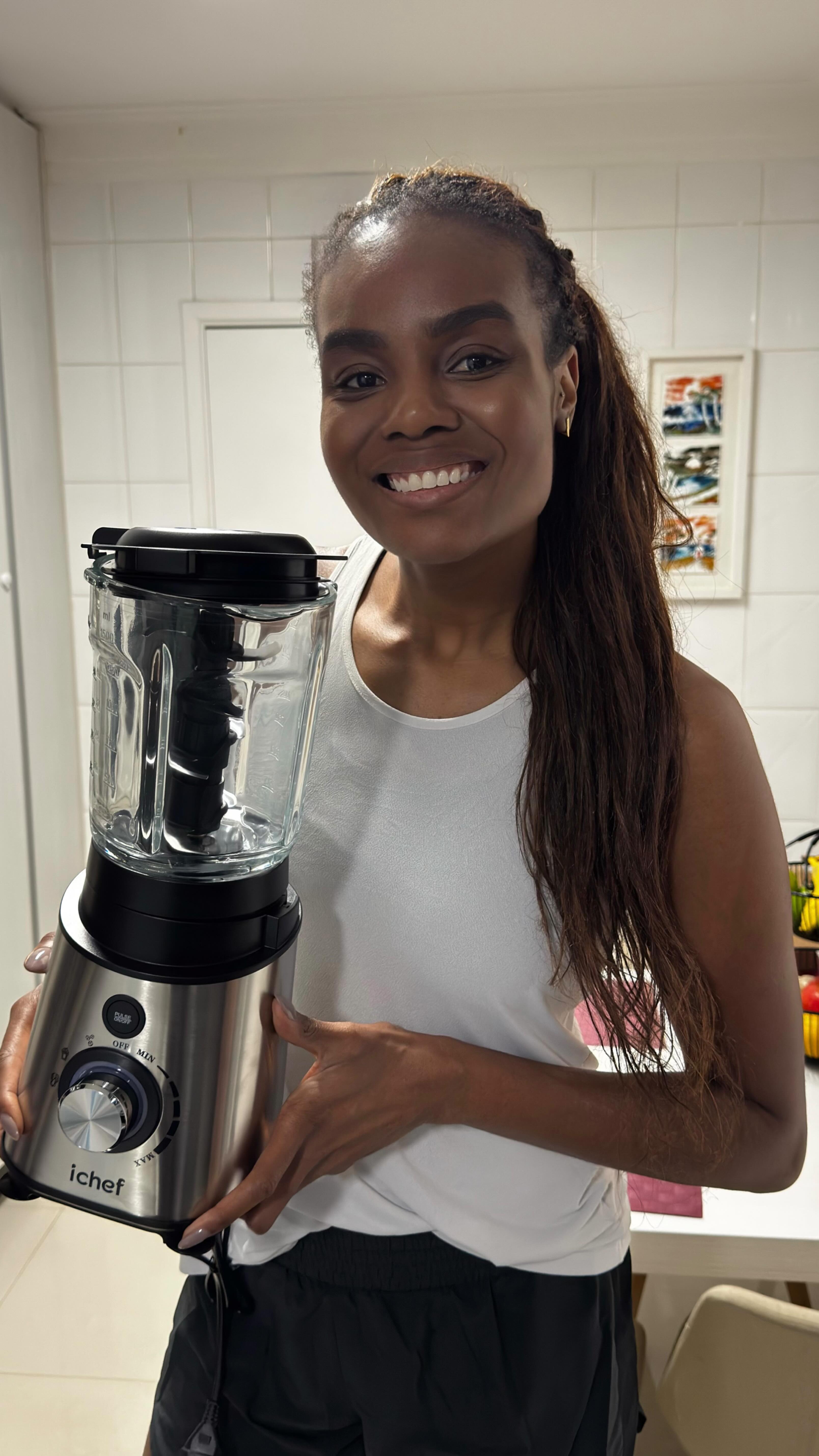 Instagram post by @fabiclaudino for POLISHOP. Caption reads: @polishop é sinônimo de praticidade e estilo no....