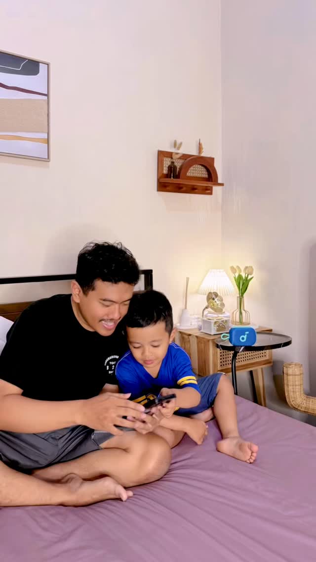 Instagram post by @faradillarw for Soundcore. Caption reads: Speaker Bluetooth Soundcore Select 4 Go by Anker....