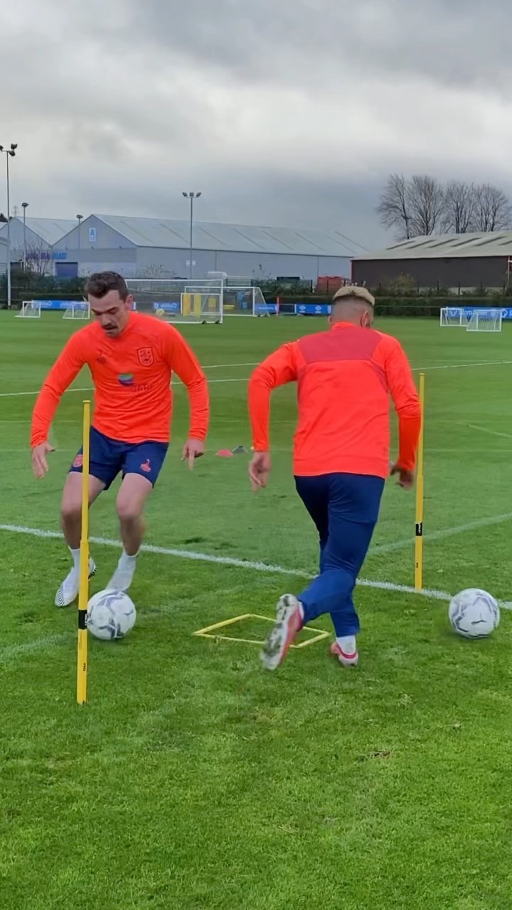 Instagram post by @moalifc for Sklz. Caption reads: [...] you beating in this 🎥 @zeyumwang 💪🏼 @sklz....