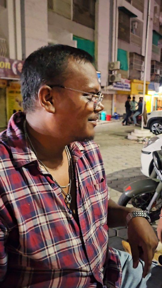 Instagram post by @magician_ad for Lipton. Caption reads: Sorry @lipton Mai Cameraman Hu Bas Case Karoge To....