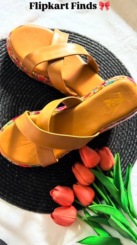 Instagram post by @kanak.ka.noor for Wishlink. Caption reads: Beautiful footwear under budget 🎀 Comment down....