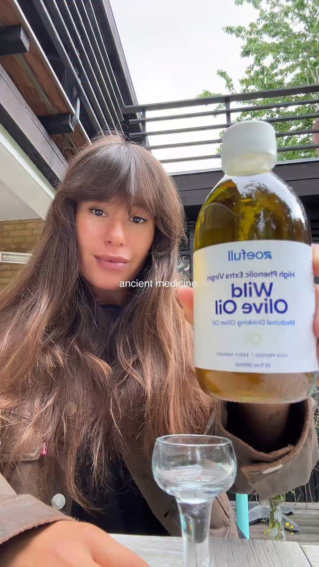 Instagram post by @victoria__benitez for Zoefull. Caption reads: 🫒 The longevity science behind olive oil and why....