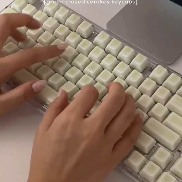 Instagram post by @gardenxzip for Cerakey. Caption reads: [...] 예쁘고 좋다♥ 도자기 키캡이라 그런지 시원해서 요즘 계절에도 찰떡-!....