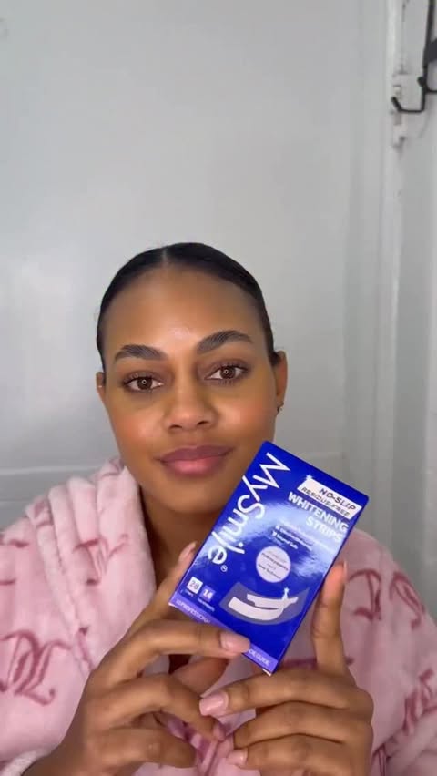 Instagram post by @elennyyy__ for MySmile. Caption reads: Blanquea tu sonrisa con @mysmile @mysmileusa....