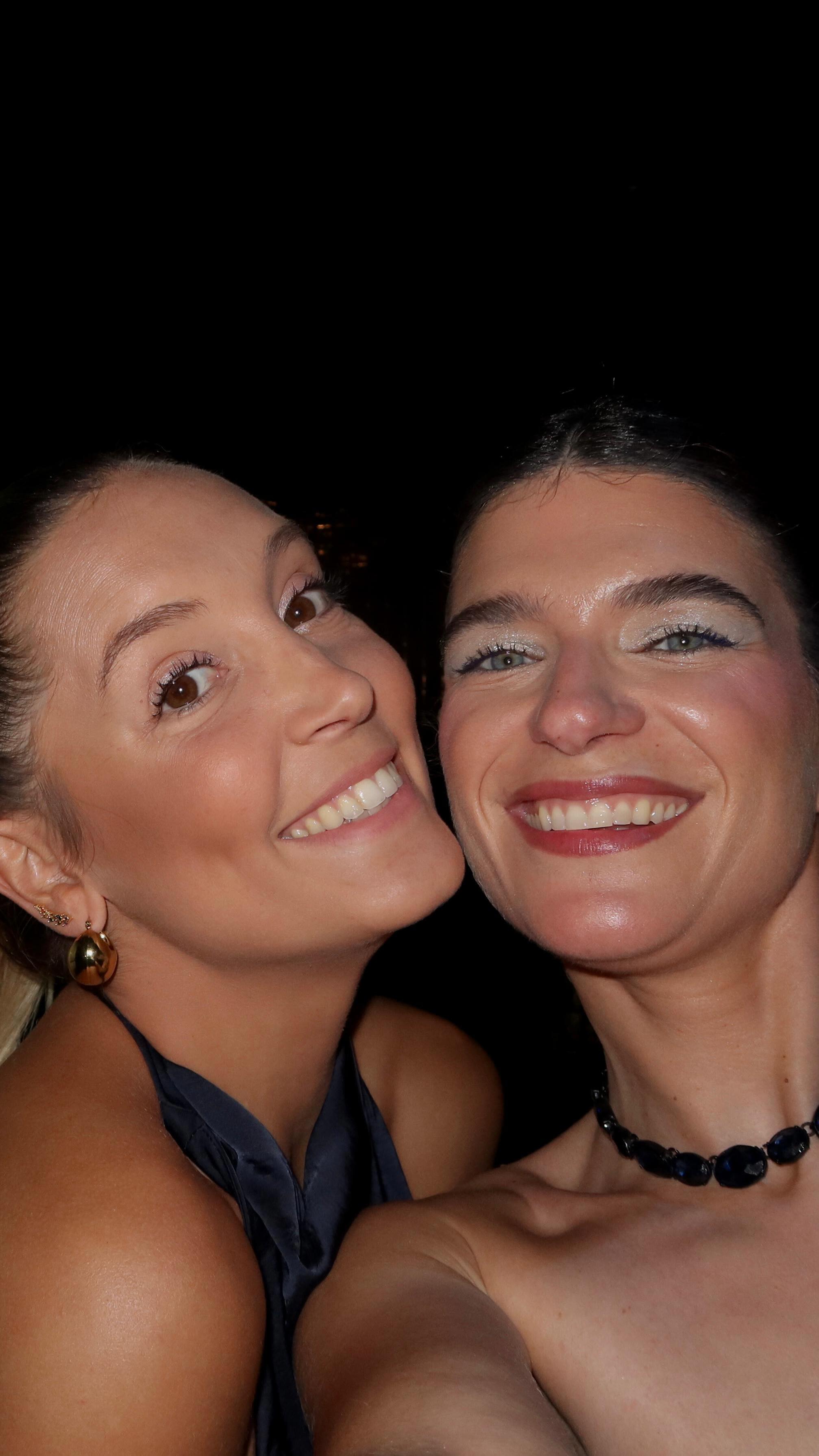 Instagram post by @bonbonreich for Repsol. Caption reads: *publi Viajar con amigas siempre es divertido....