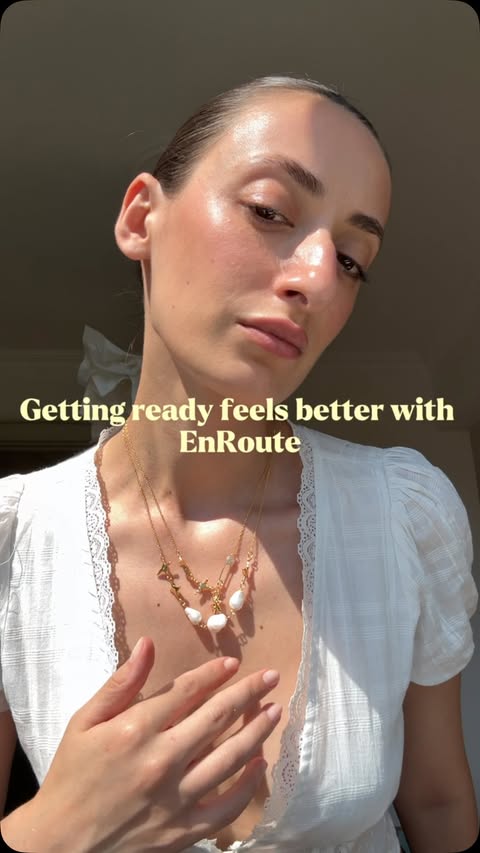 Instagram post by @whereiskhatia for En Route Jewelry. Caption reads: @enroutejewelry_ 💫.