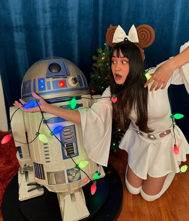 Instagram post by @pixelatederica for Undercover Tourist. Caption reads: Just a gal, her life-size animatronics & a gift....