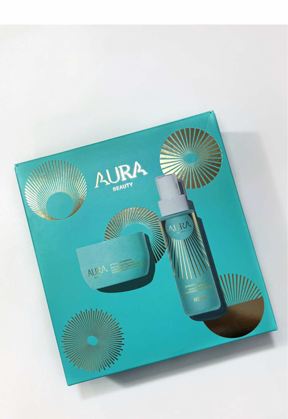 TikTok post by @beamcastroo for Aura Beauty Club. Caption reads: o presente perfeito @AURA Beauty ✨ ID shopee:....