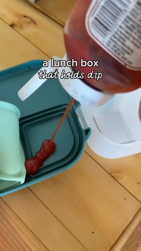 Instagram post by @emmy_kissinger for b.box for kids. Caption reads: This mini lunch box is PERFECT for sending snack....
