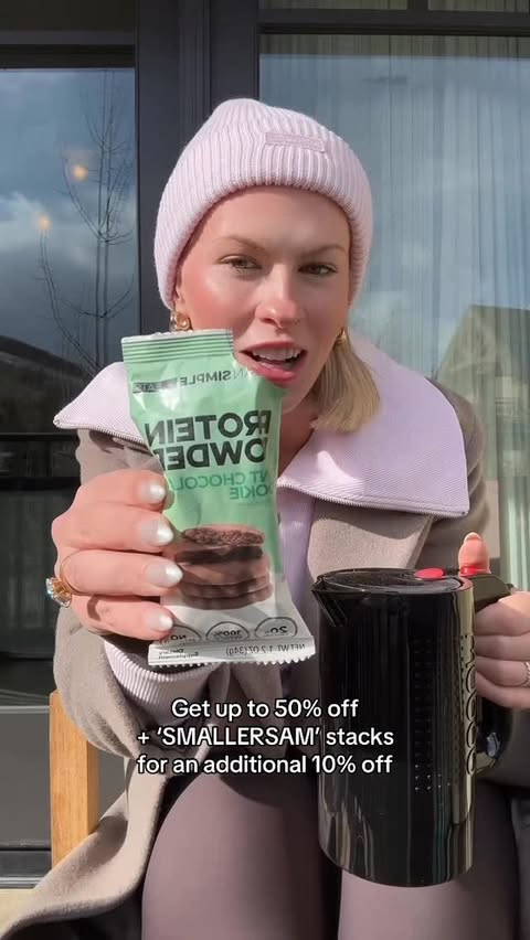 Instagram post by @smaller_sam.pcos for Clean Simple Eats. Caption reads: Protein Hot Chocolate ☕️ 🍫❄️ (100 cals + 20g....