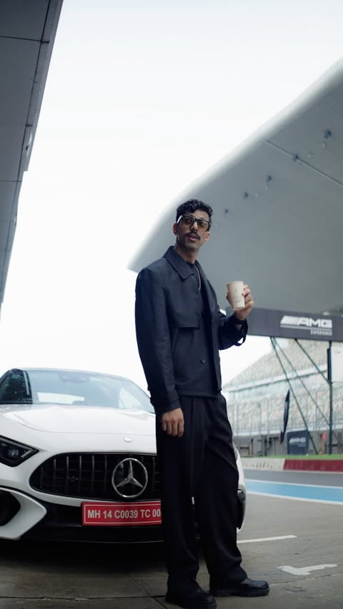 Instagram post by @thefashionbuzzzz for Johnnie Walker. Caption reads: [...] @keepwalkingindia #KeepWalking....