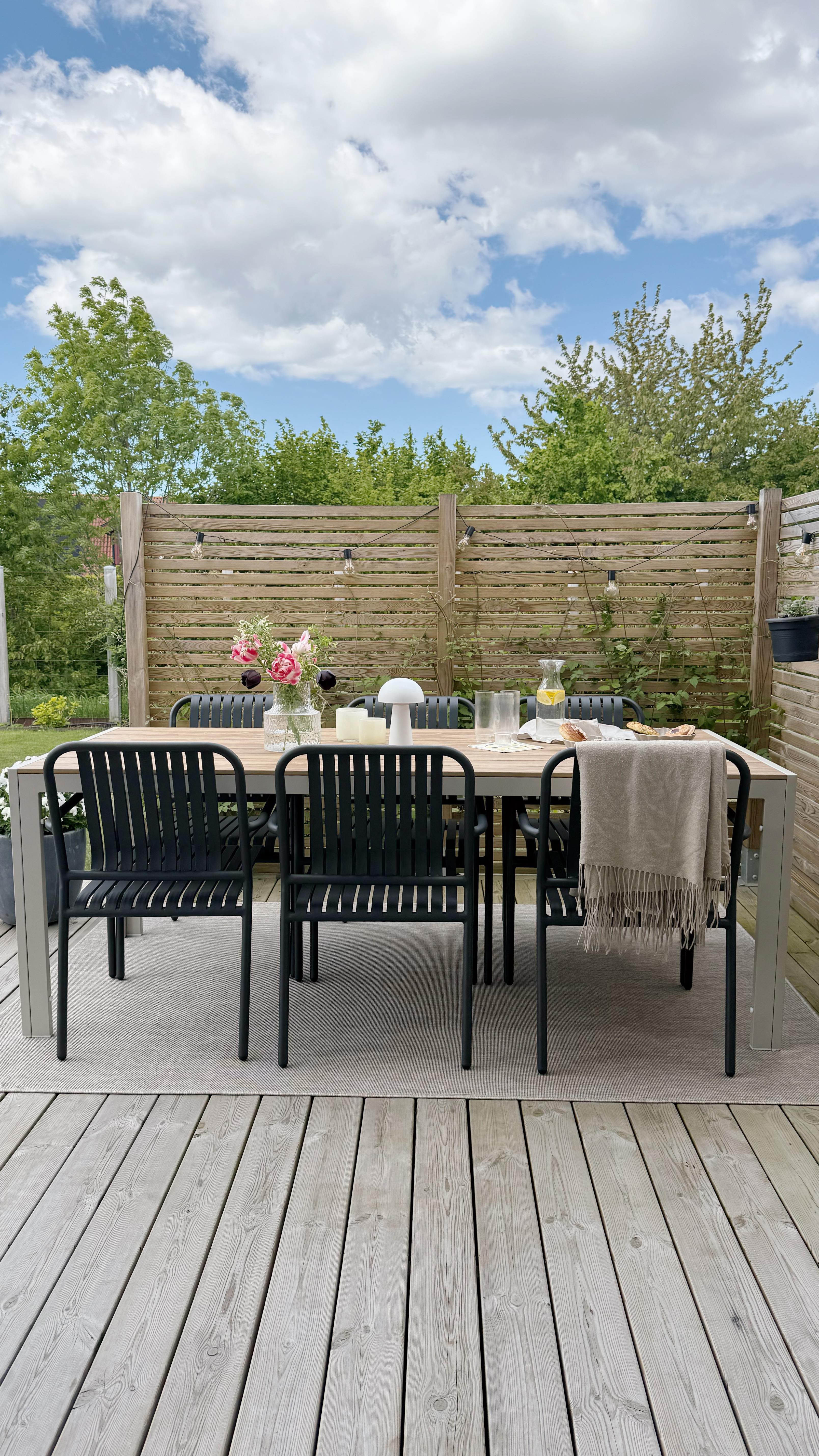 Instagram post by @josephinewahlgrens for Chilli. Caption reads: Reklam för @chilli.se 🌸☀️ Piffade till vår lilla....