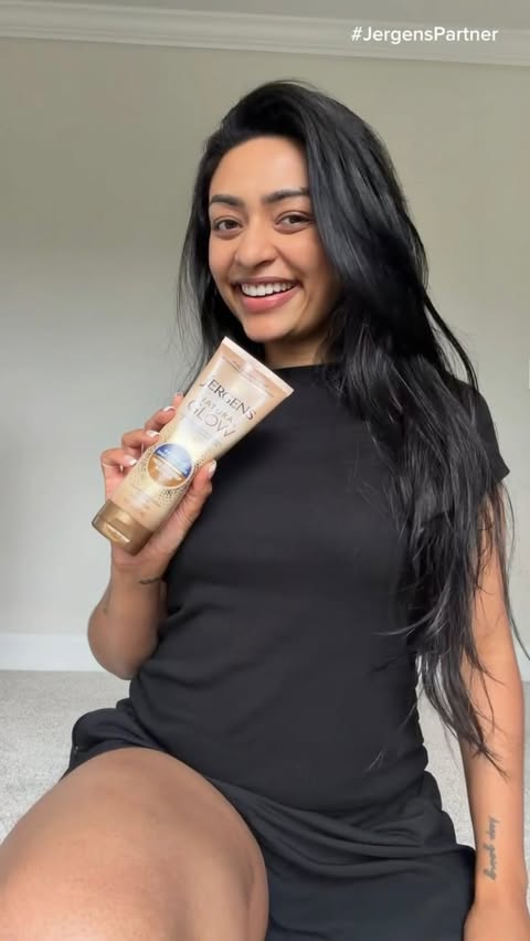 Instagram post by @katmatxx for Jergens US. Caption reads: [...] bring the glow back 🌞 I’ve been using....