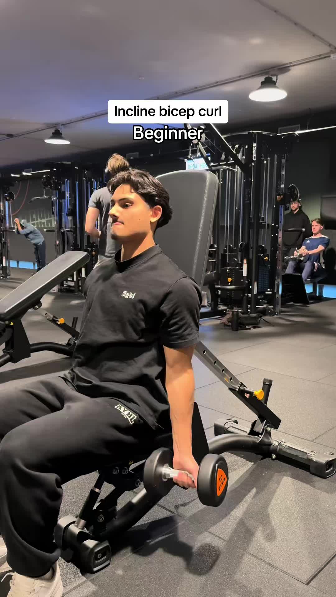TikTok post by @miguelfransen1 for AYBL. Caption reads: [...] name de schouders het werk overnemen 🤝....