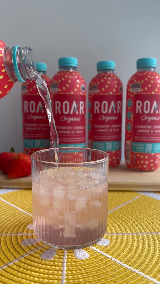 Instagram post by @daniariasor for ROAR Organic. Caption reads: [...] ✅✅ I’m officially obsessed with Roar....