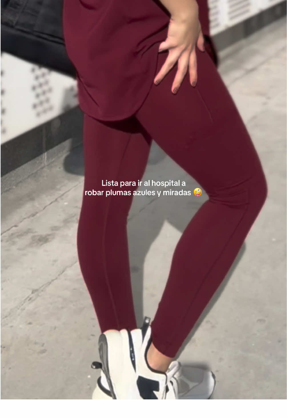 TikTok post by @tahamarafray for FIGS. Caption reads: [...] está muy agusto para las guardias @wearfigs....
