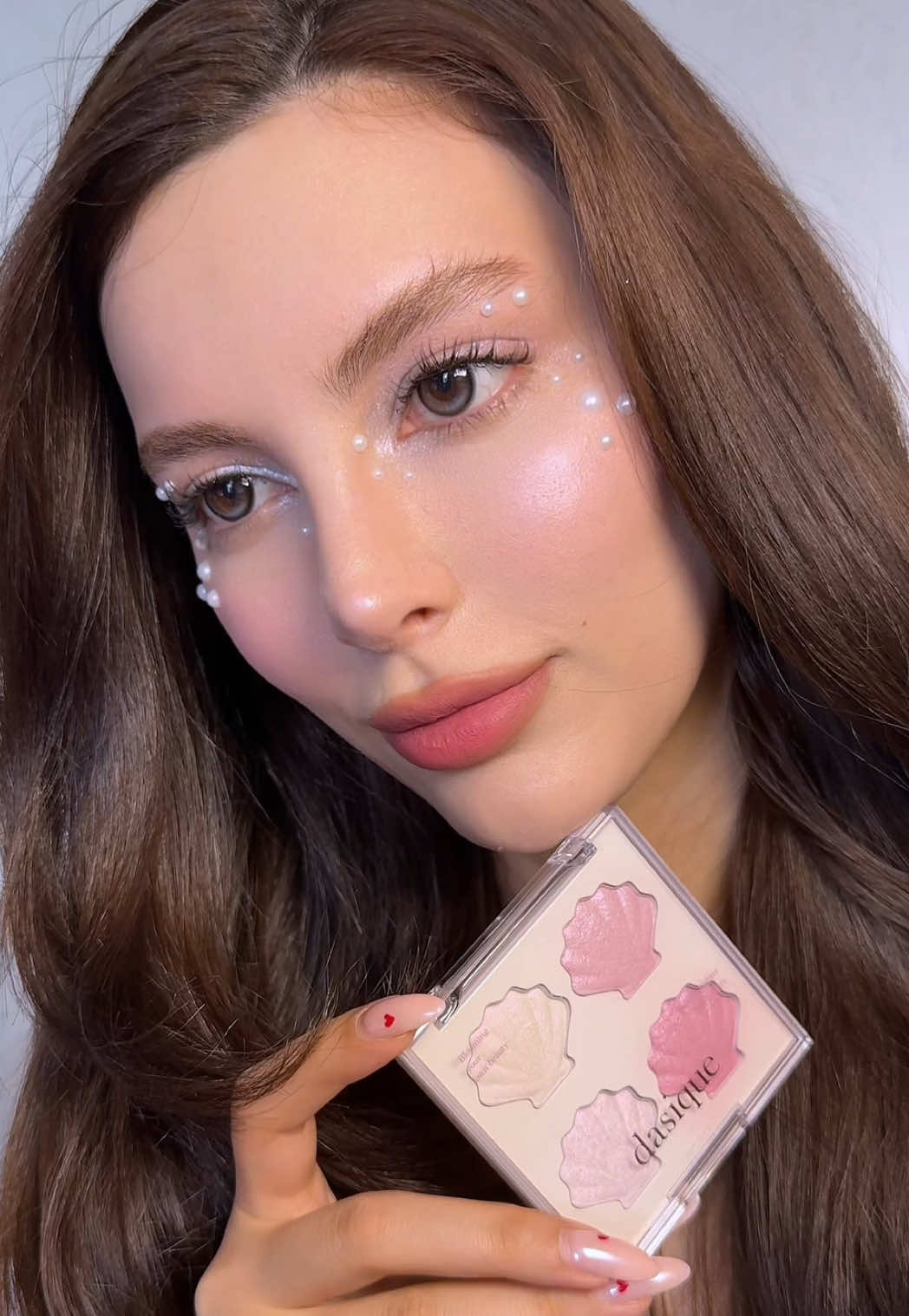 TikTok post by @liuleyla for Dasique. Caption reads: [...] sparkling ocean vibes 💗🌊 I used the....