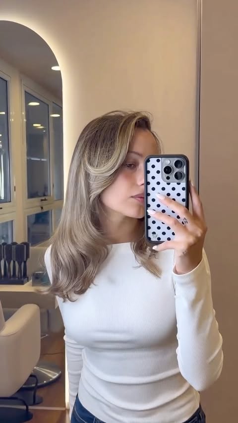 Instagram post by an influencer for L'Oréal Professionnel Paris. Caption reads: new hair who this?? <3 @toniandguymilano san....