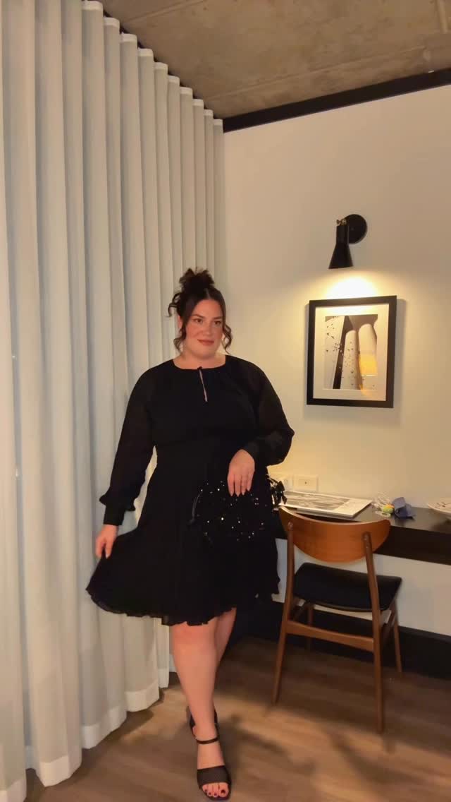 Instagram post by @lovezoepotter for Penningtons. Caption reads: All dressed up for the @penningtons Holiday dinner....