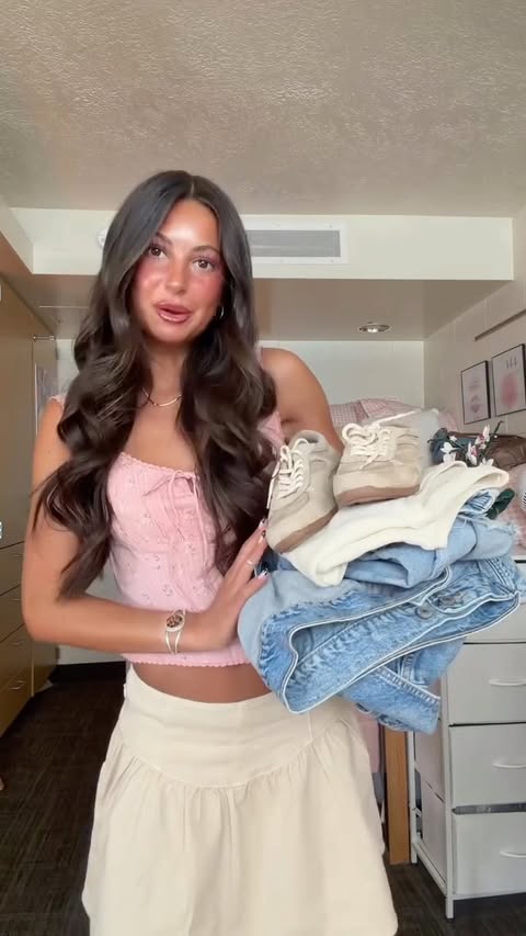 Instagram post by @kennedynicolle_ for American Eagle. Caption reads: [...] the weather pick my outfit with....