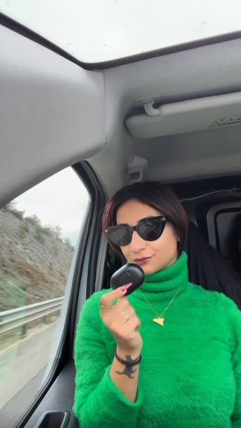 Instagram post by @maria.teresa.21299 for SOUNDPEATS. Caption reads: [...] cuffie che mi ha mandato @soundpeats_global....
