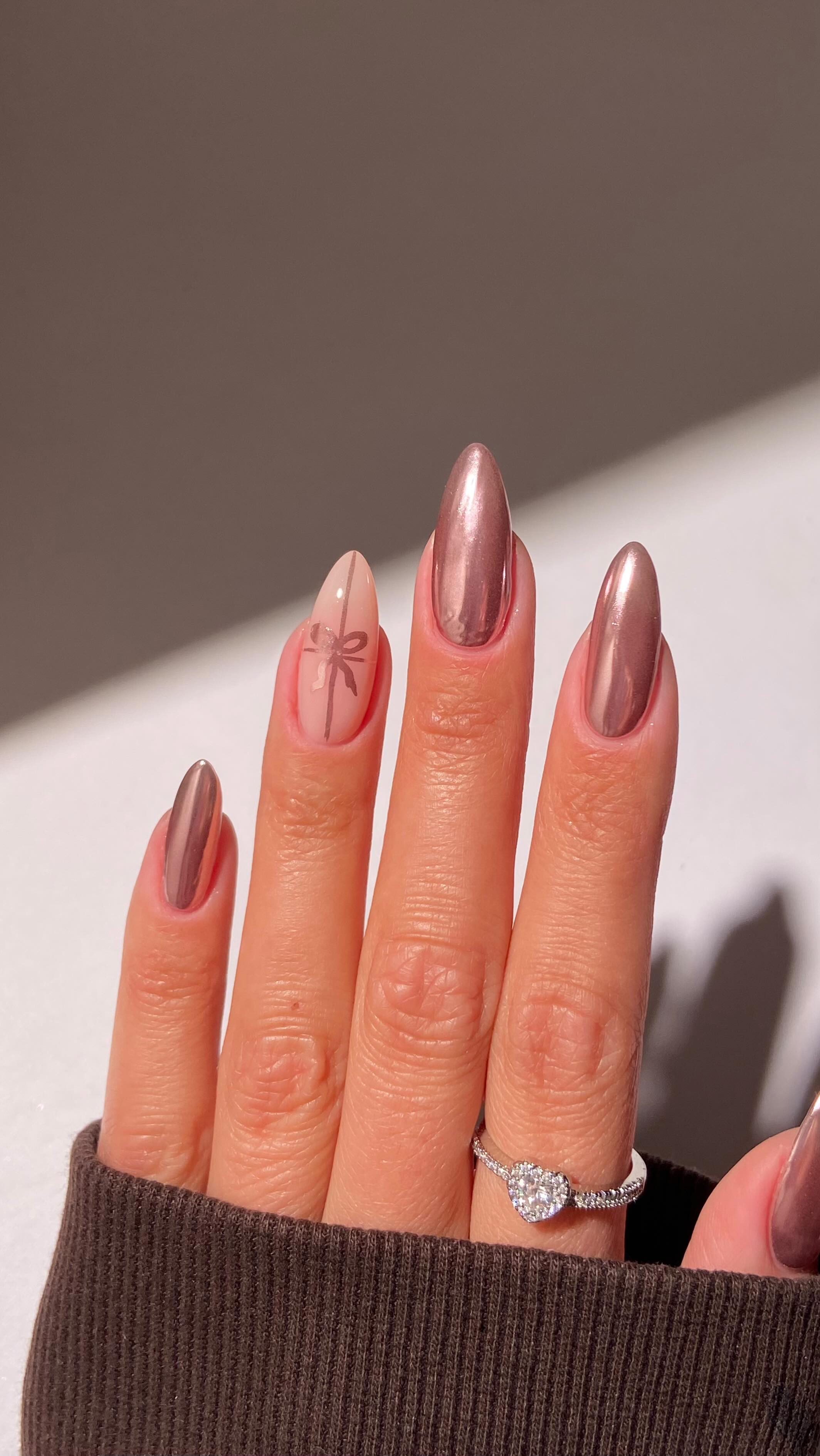 Instagram post by @vviki.mani for Semilac. Caption reads: chrome bow nails 🎀✨💕
Yes or no? 🥹

@semilac....