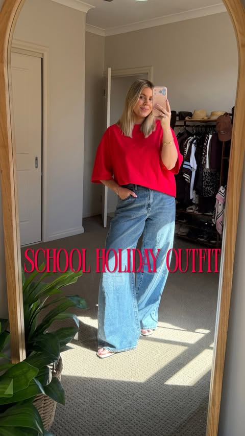 Instagram post by @brookewears_ for Levi's. Caption reads: [...] #ootd #schoolholidaystyle #everydaystyle....