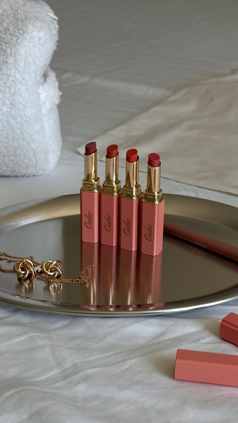 Instagram post by @ollypapkova_ugc for Oulac Cosmetics. Caption reads: Obsessed with these shades from....