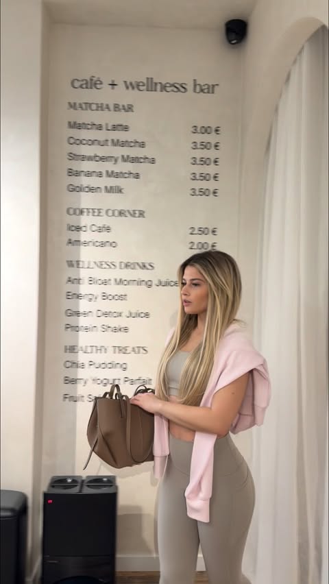 Instagram post by @anduuenamorina for Shein. Caption reads: Search on EZ7BT Shein and use SDanduuenamorina225....